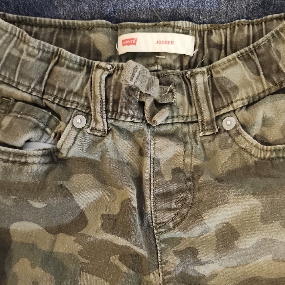 4 Pairs Of 4-5T Pants - Picture 4 of 6